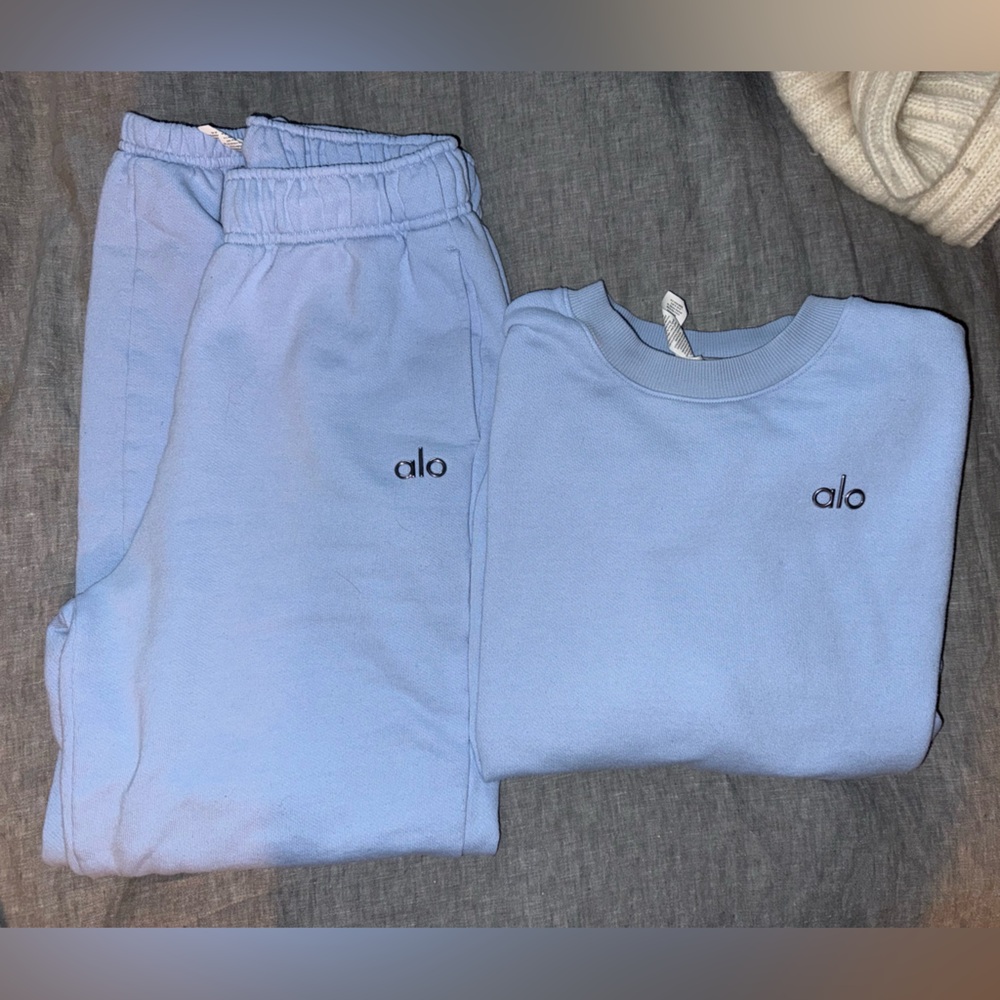 Alo Yoga Accolade Sweat Set